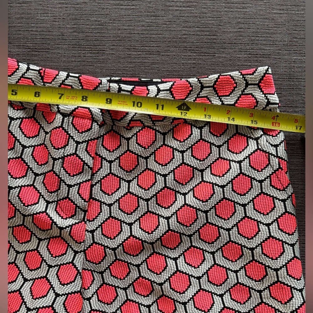 Trina Turk “Corbin” Black, Pink & White Honeycomb Jacquard Geometric Shorts - Picture 6 of 8